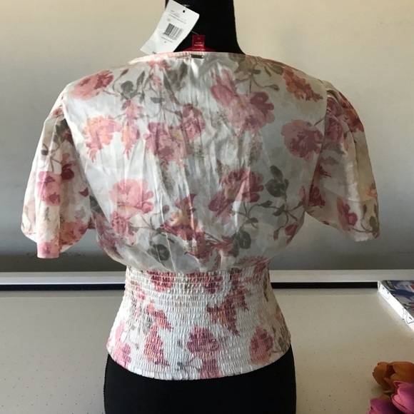 NWOT! Guess pink peach floral flutter sleeve smocked waist coquette top. Size XL - Picture 11 of 15